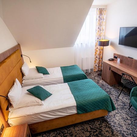 Hotel Wellness & Spa Nowy Dwor Жешов Екстериор снимка