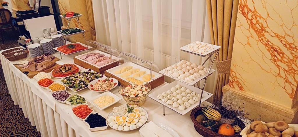 Hotel Wellness & Spa Nowy Dwor Жешов Екстериор снимка