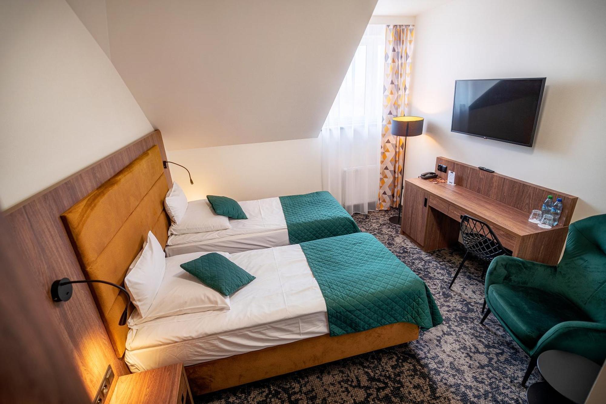 Hotel Wellness & Spa Nowy Dwor Жешов Екстериор снимка