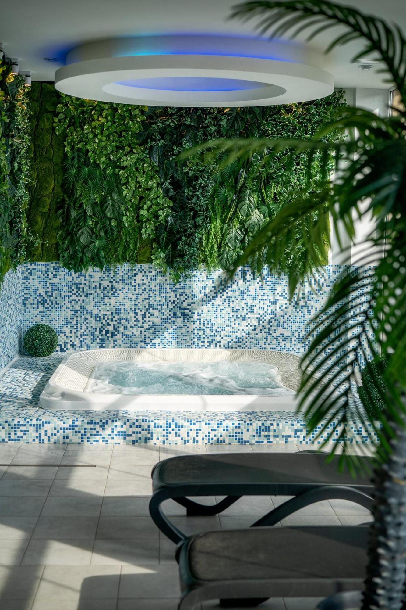 Hotel Wellness & Spa Nowy Dwor Жешов Екстериор снимка