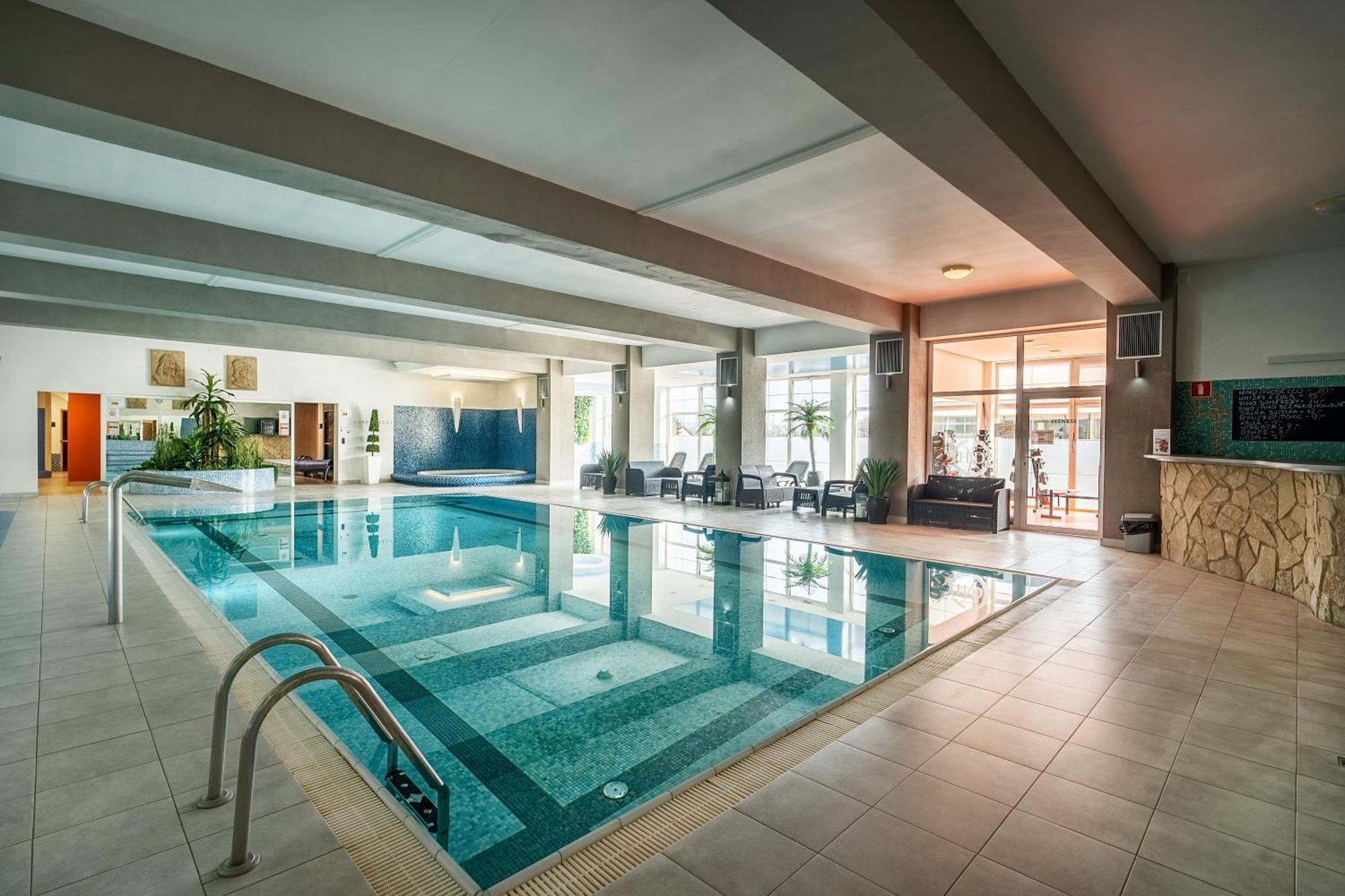 Hotel Wellness & Spa Nowy Dwor Жешов Екстериор снимка