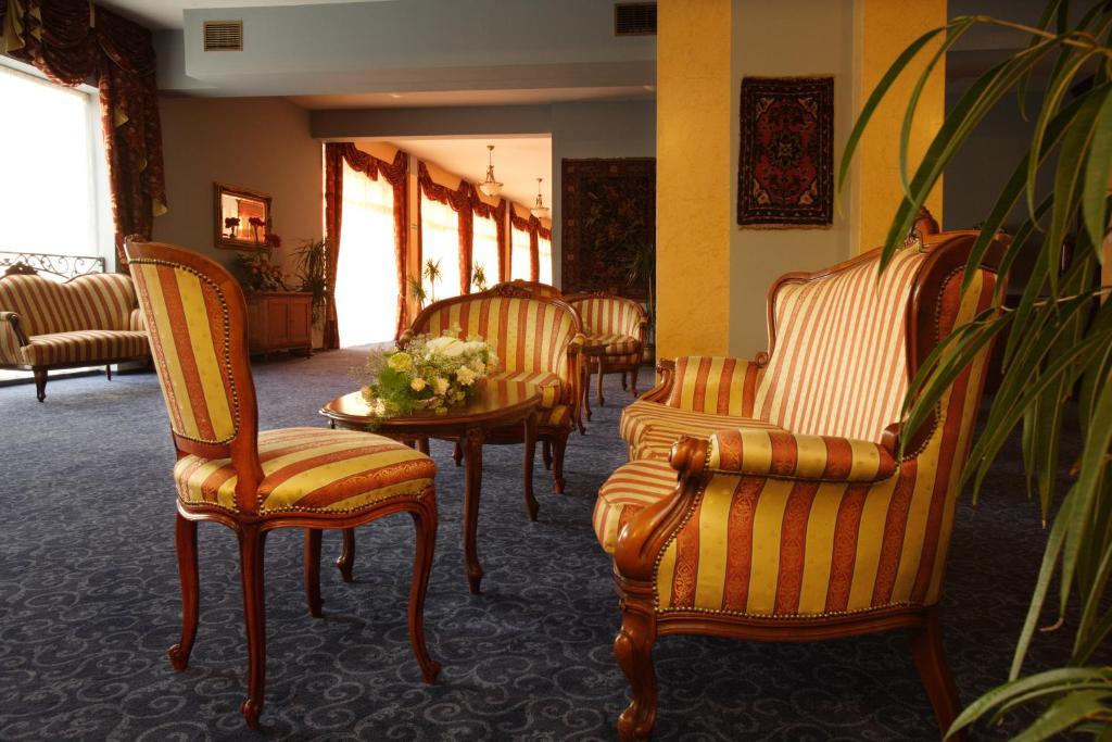 Hotel Wellness & Spa Nowy Dwor Жешов Екстериор снимка