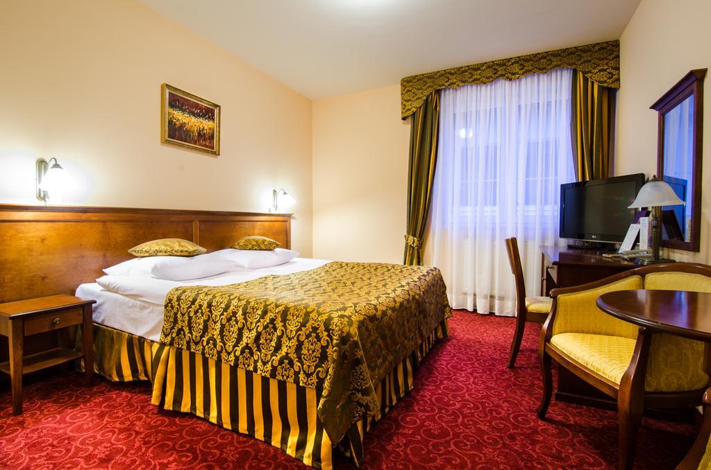 Hotel Wellness & Spa Nowy Dwor Жешов Екстериор снимка