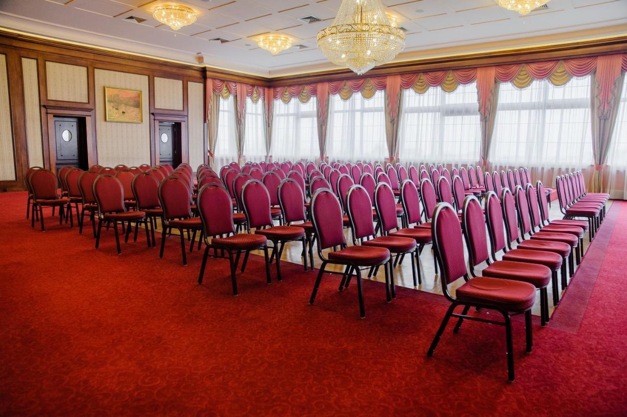 Hotel Wellness & Spa Nowy Dwor Жешов Екстериор снимка
