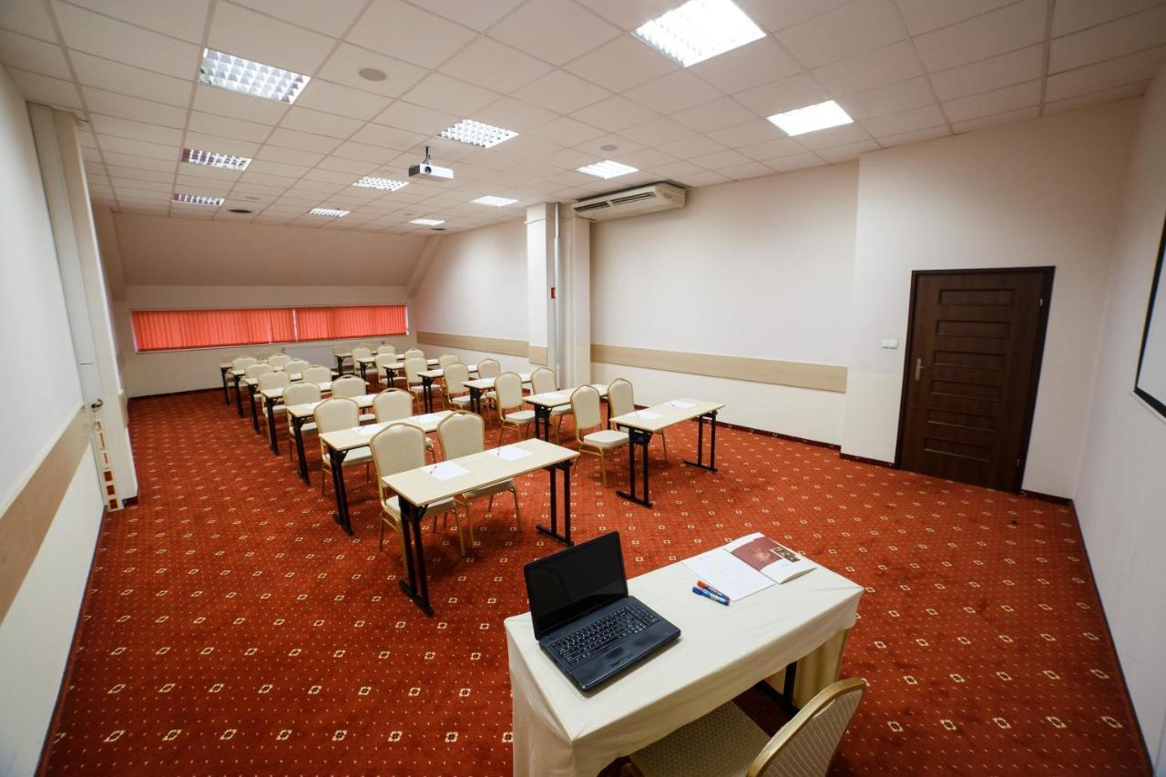 Hotel Wellness & Spa Nowy Dwor Жешов Екстериор снимка