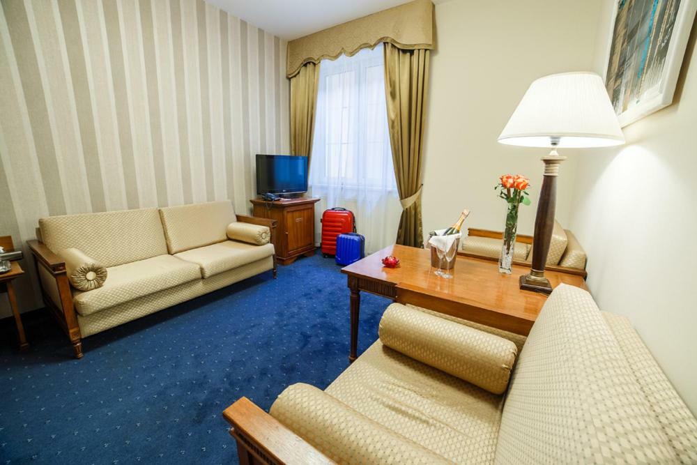 Hotel Wellness & Spa Nowy Dwor Жешов Екстериор снимка