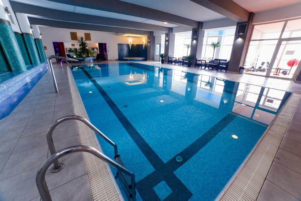 Hotel Wellness & Spa Nowy Dwor Жешов Екстериор снимка